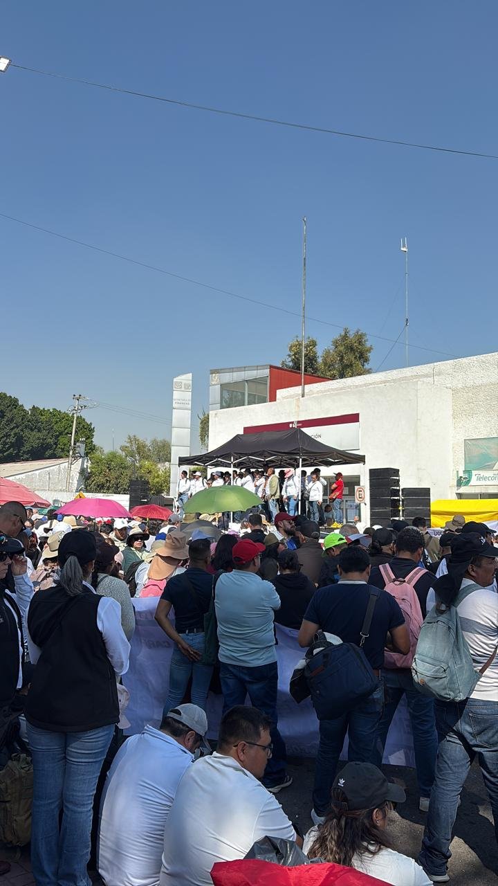 Foto 1 de Marcha convocada por el Frente Nacional de la Federación de Sindicatos de Educación Media Superior