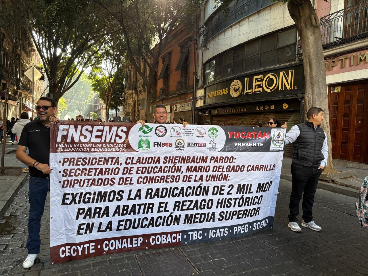 Foto 3 de Marcha convocada por el Frente Nacional de la Federación de Sindicatos de Educación Media Superior