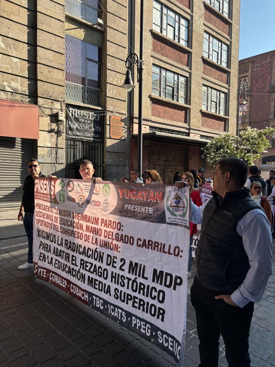 Foto 4 de Marcha convocada por el Frente Nacional de la Federación de Sindicatos de Educación Media Superior