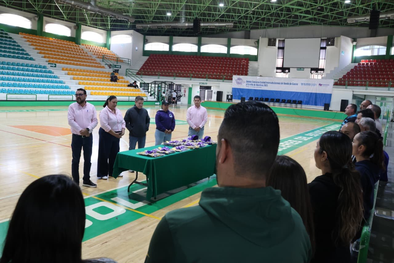 Foto 6 de Entrega de uniformes y abanderamiento del STAACOBACH rumbo al encuentro nacional 2025