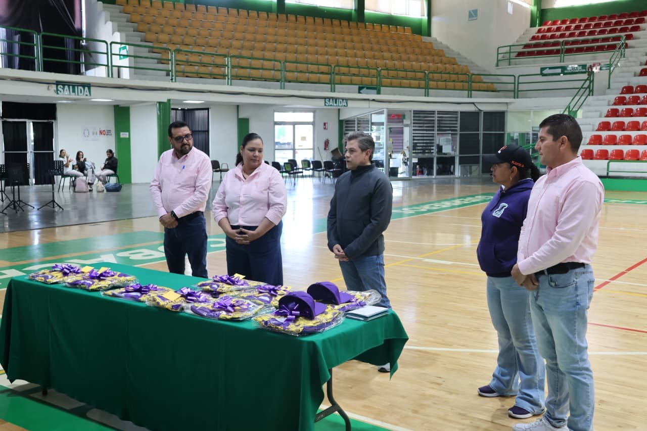 Foto 8 de Entrega de uniformes y abanderamiento del STAACOBACH rumbo al encuentro nacional 2025
