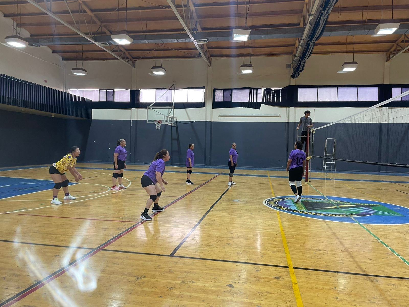 Foto 1 de Chihuahua se lleva la victoria en el voleibol femenil del Encuentro Nacional Deportivo 2025.