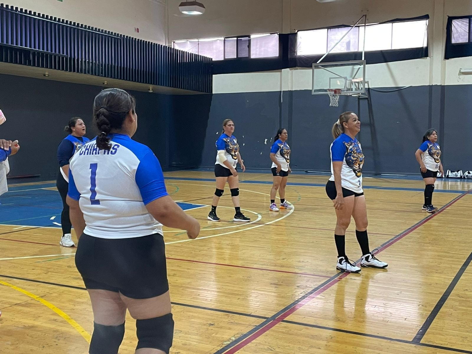 Foto 4 de Chihuahua se lleva la victoria en el voleibol femenil del Encuentro Nacional Deportivo 2025.