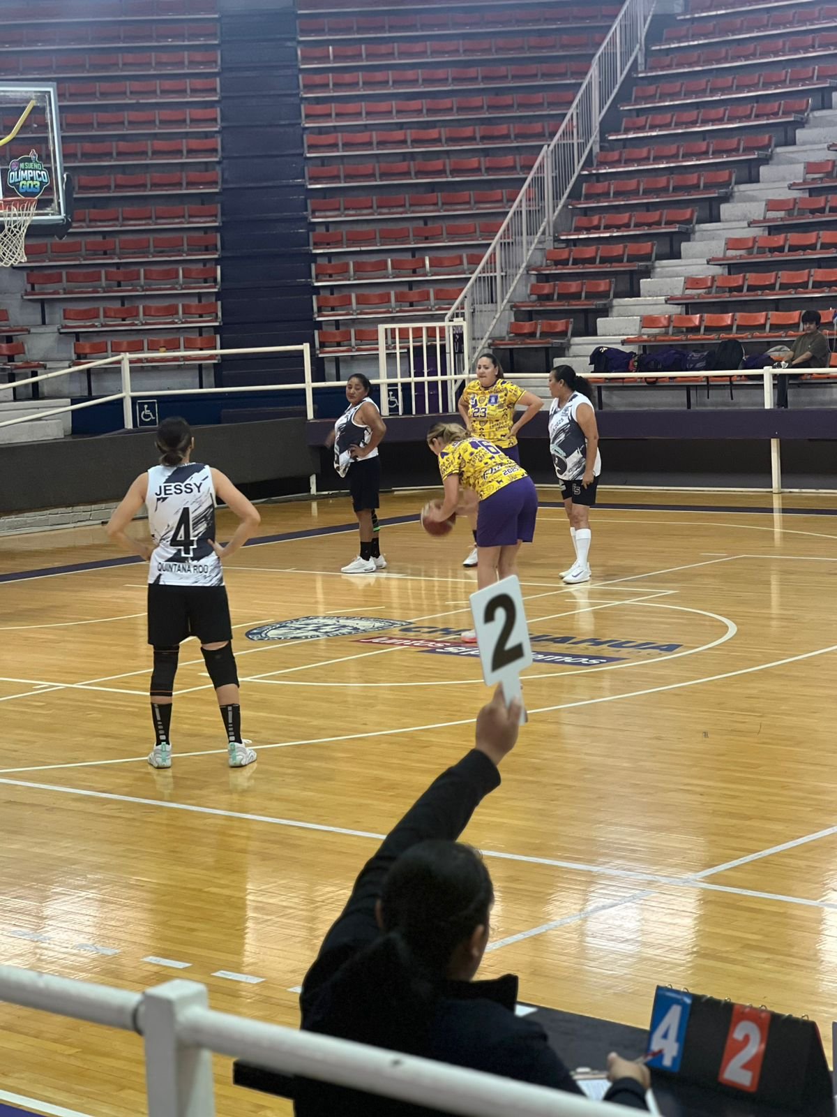 Foto 1 de Chihuahua vence 34–20 a Quintana Roo en intenso duelo de basquetbol femenil