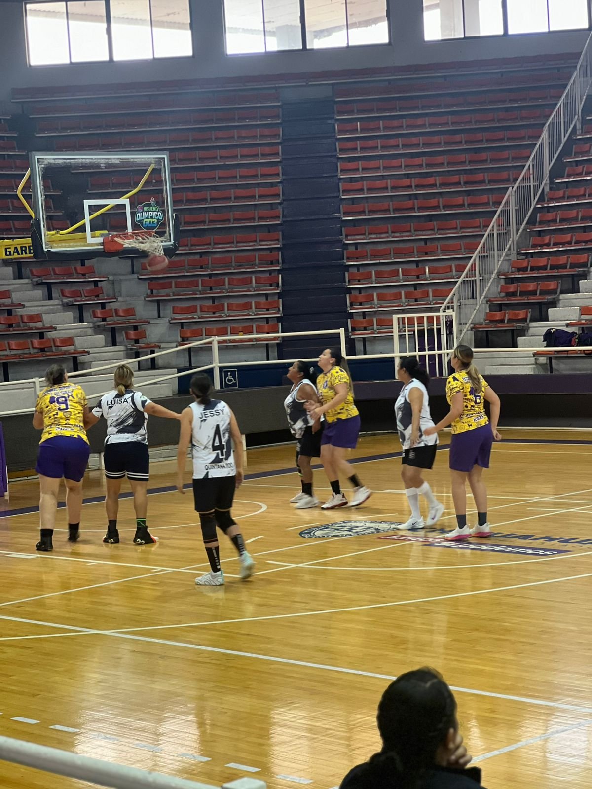 Foto 4 de Chihuahua vence 34–20 a Quintana Roo en intenso duelo de basquetbol femenil