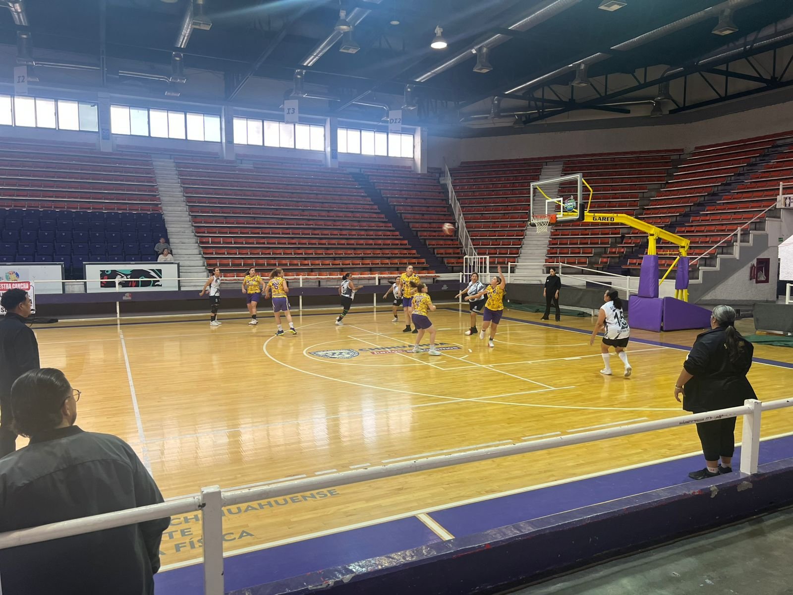 Foto 5 de Chihuahua vence 34–20 a Quintana Roo en intenso duelo de basquetbol femenil