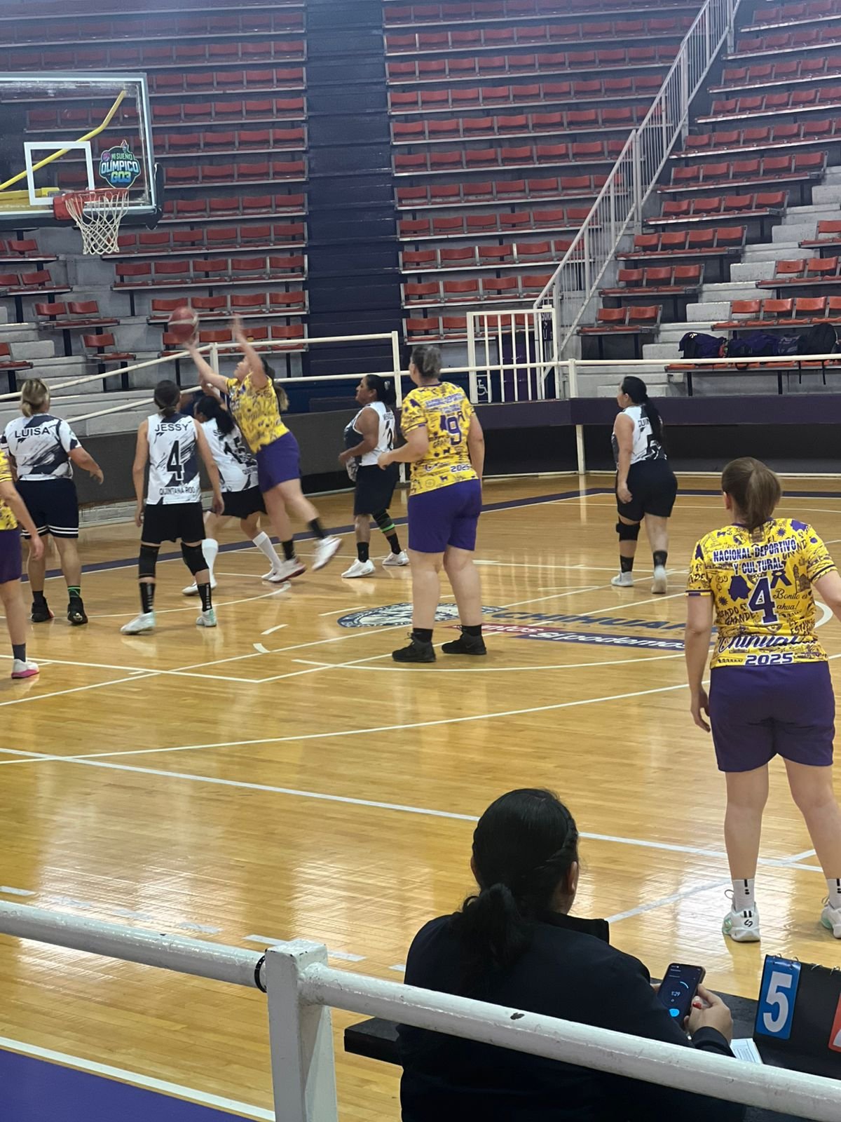 Foto 7 de Chihuahua vence 34–20 a Quintana Roo en intenso duelo de basquetbol femenil