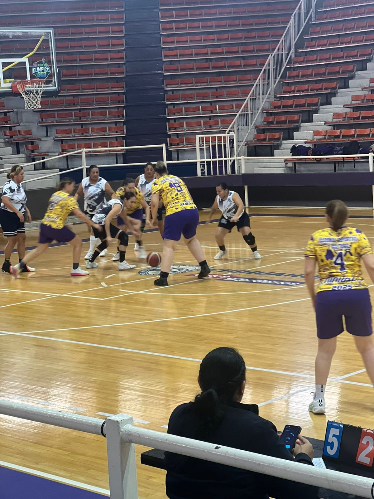 Foto 8 de Chihuahua vence 34–20 a Quintana Roo en intenso duelo de basquetbol femenil