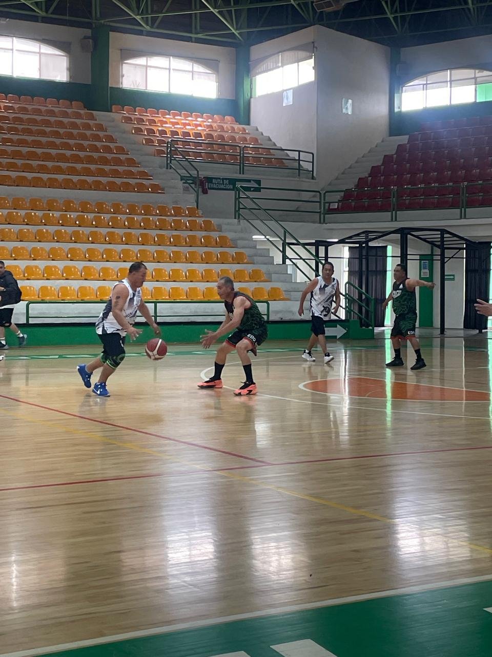 Foto 3 de Zacatecas domina a Puebla 59–25 en basquetbol varonil