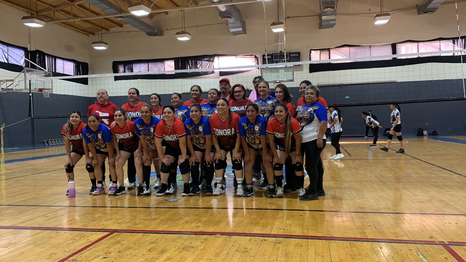 Foto 2 de Encuentro de voleibol femenil entre las selecciones de Sonora y Chiapas.