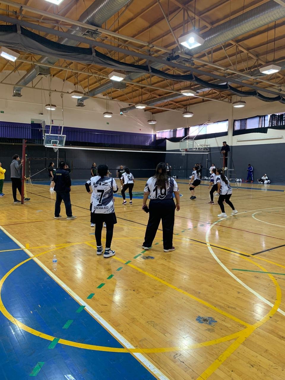 Foto 3 de Encuentro entre el Edo. de México y Quintana Roo en la disciplina de voleibol femenil.