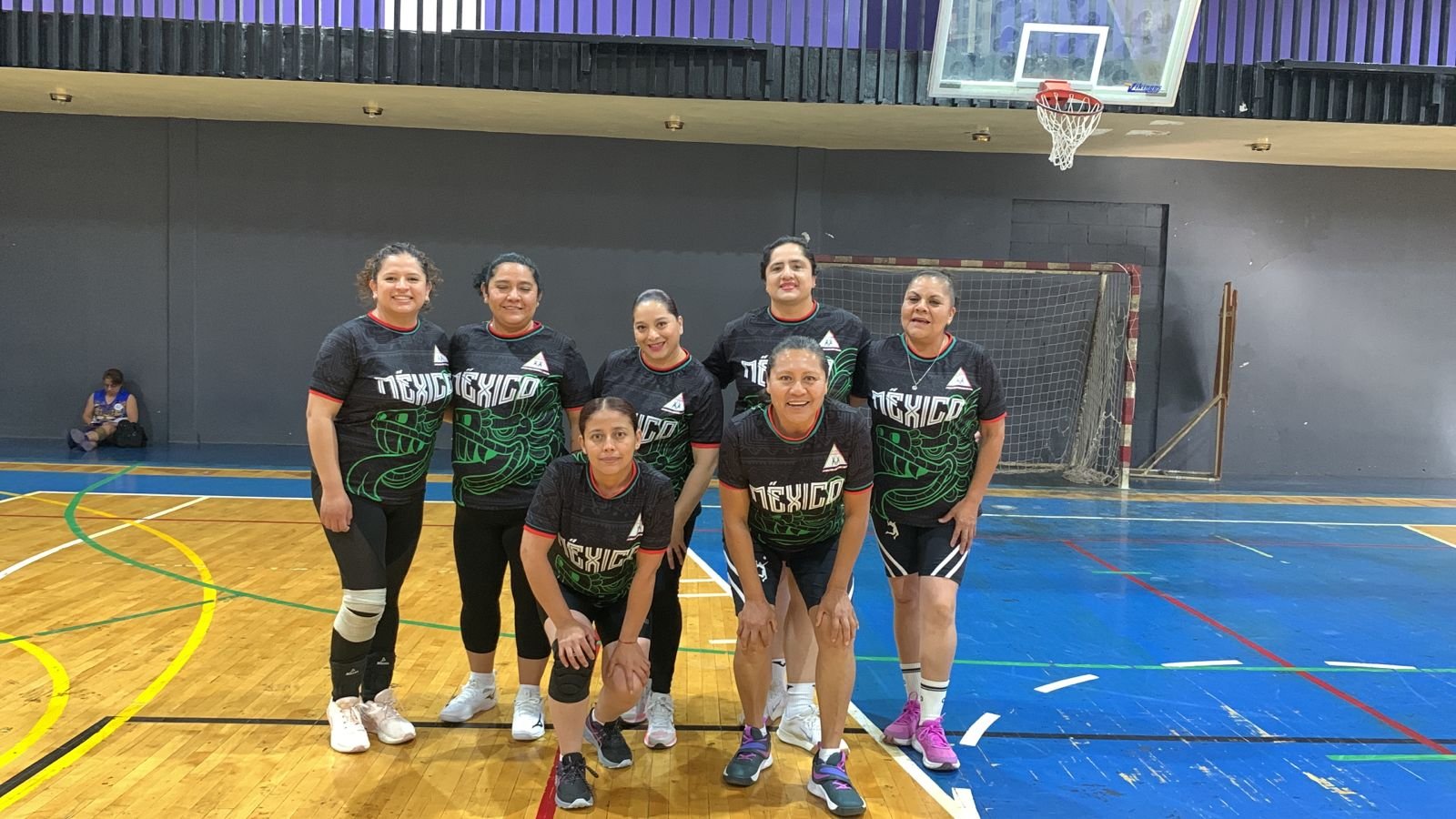 Foto 5 de Encuentro entre el Edo. de México y Quintana Roo en la disciplina de voleibol femenil.