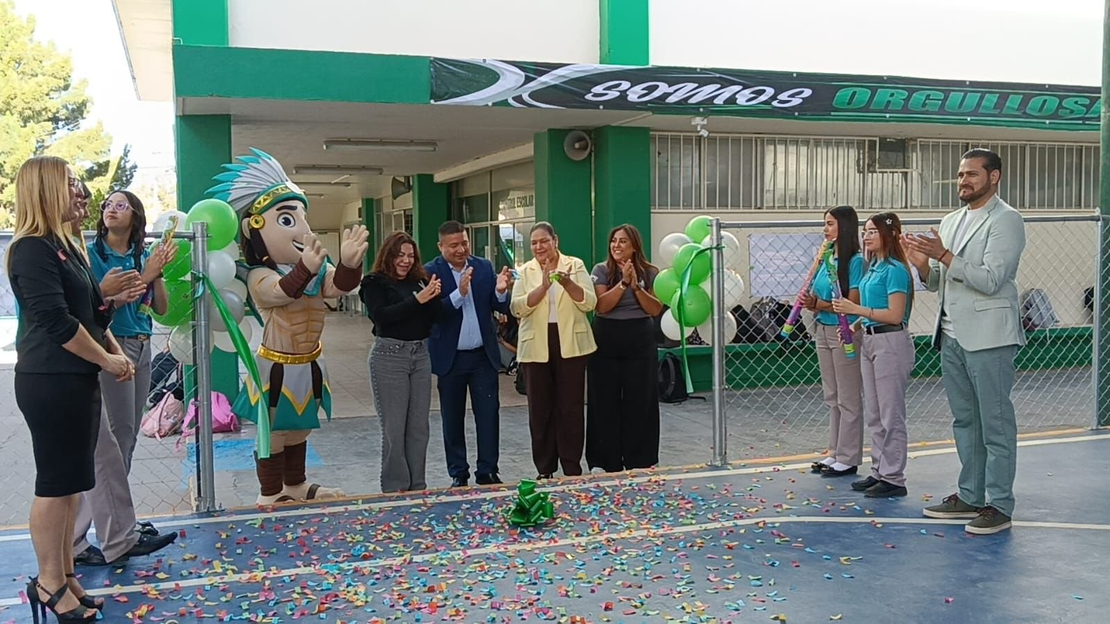 Foto 2 de Renuevan imagen del Plantel 5 con moderna remodelación de su fachada