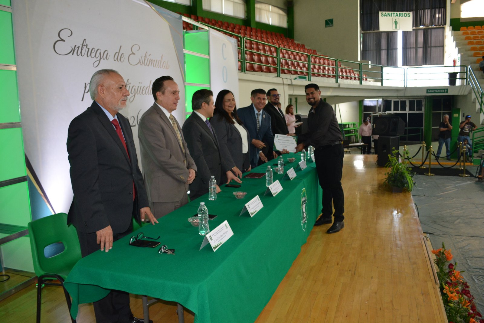 Foto 5 de Entrega de Reconocimientos por Antigüedad 2026