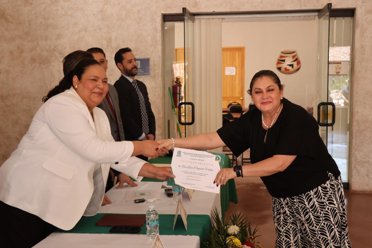 Foto 6 de Entrega de Reconocimientos por Antigüedad en Casas Grandes, Chih.