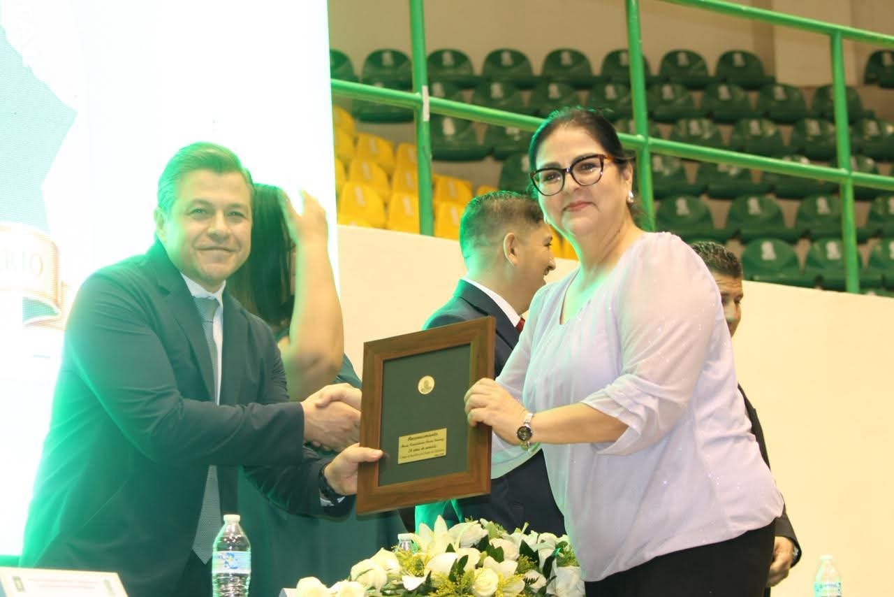 Foto 2 de Entrega de Reconocimientos por antigüedad, en Cd. Juárez, Chih.