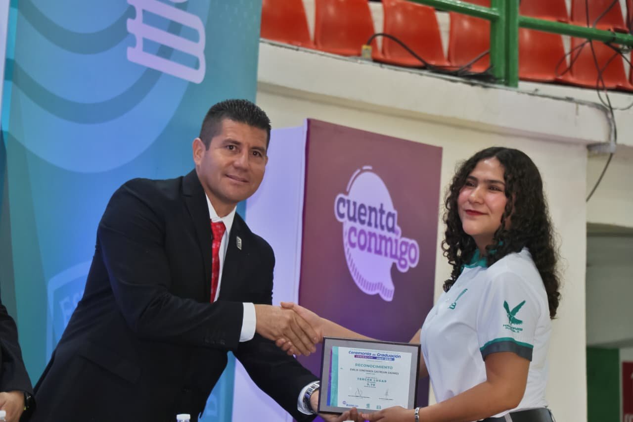 Foto 8 de Ceremonias de graduación de los Planteles 2, 3 y 8