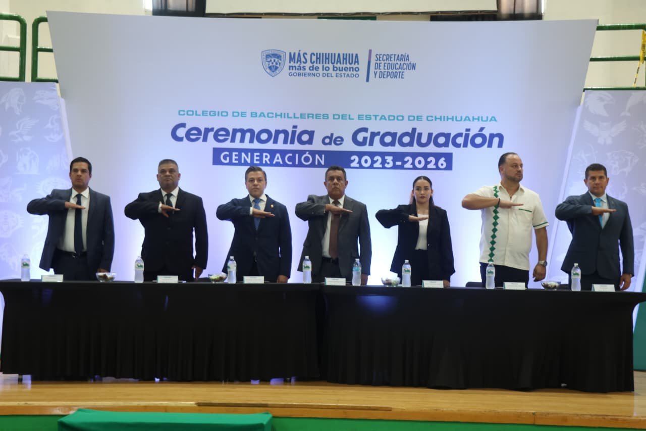 Foto 6 de Graduaciones del los planteles 1, 4, 10, 21, SEA