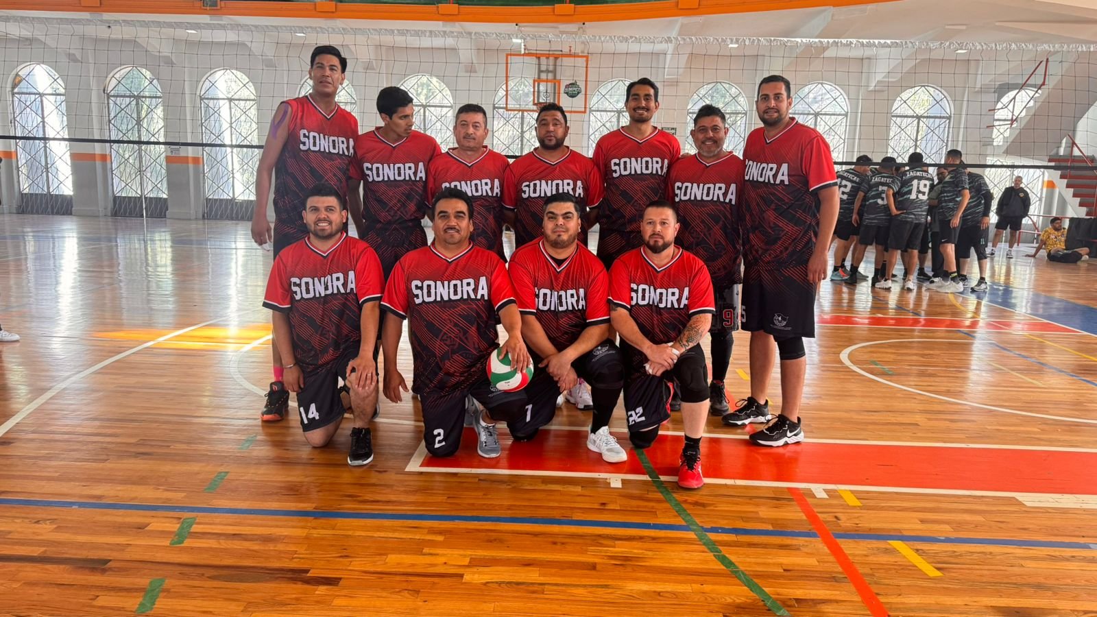 Partido de voleibol varonil entre las selecciones de Sonora y Chihuahua.